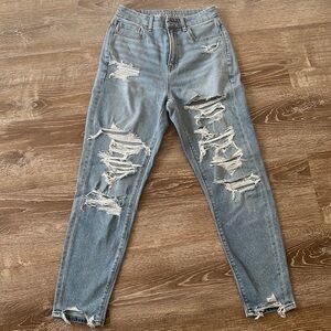 American Eagle distressed mom Jean, size 2 regular